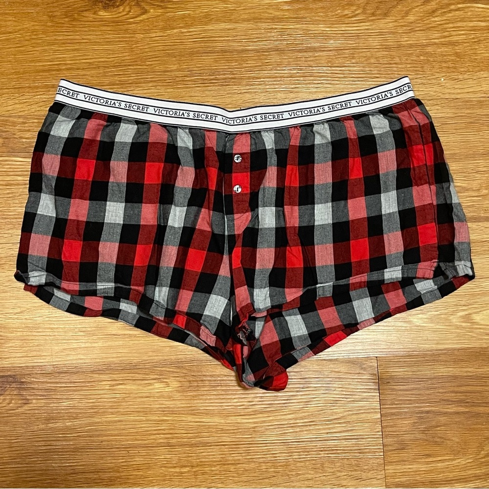Victoria’s Secret Black and Red Plaid Sleep Short, Pajama Short, Size Large
